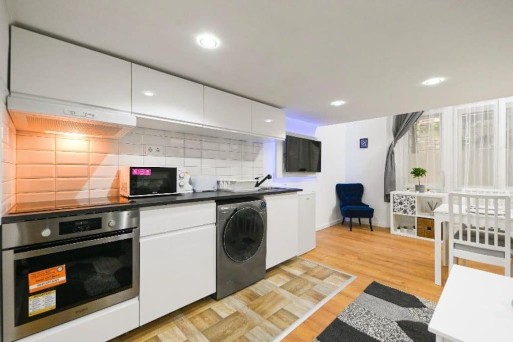 Lovely Studio Flat In Damjanich Street - Leonard Budapest Eksteriør billede