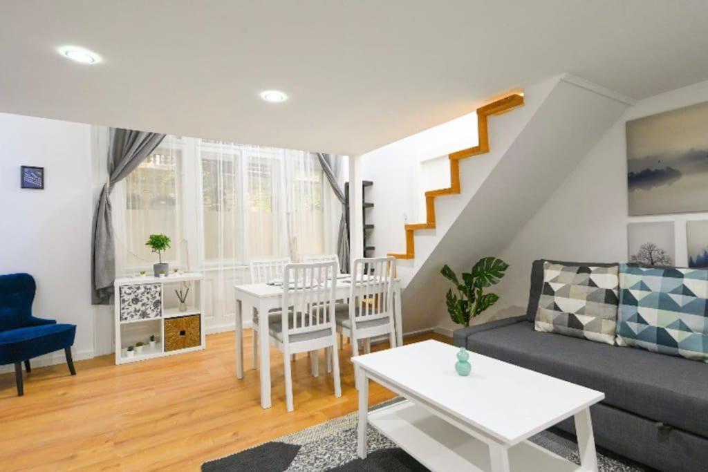 Lovely Studio Flat In Damjanich Street - Leonard Budapest Eksteriør billede