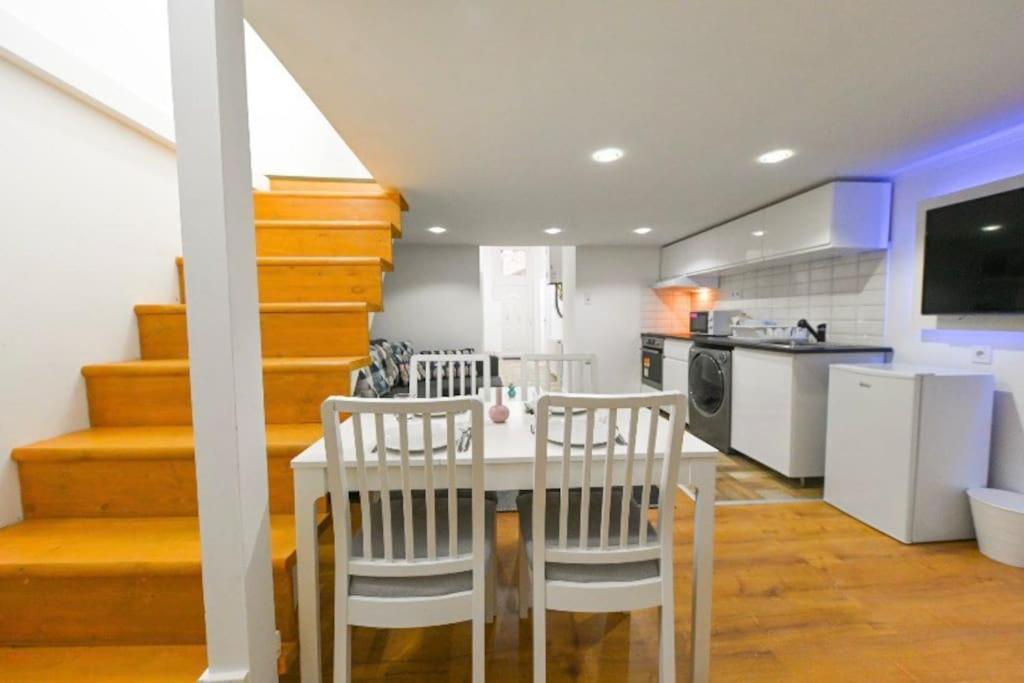 Lovely Studio Flat In Damjanich Street - Leonard Budapest Eksteriør billede